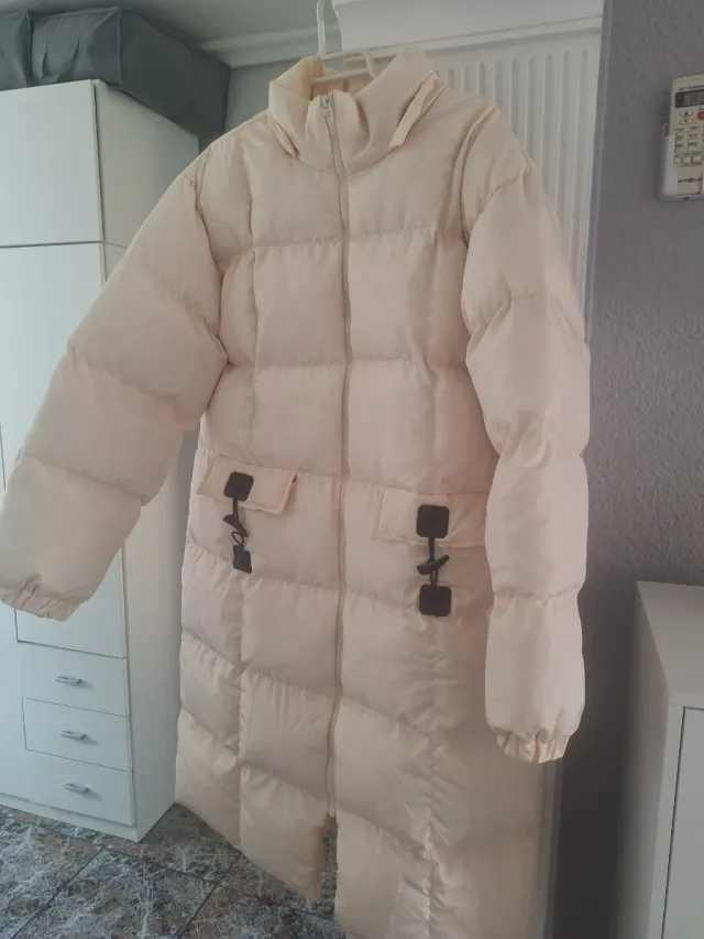 Abrigo largo acolchado beige