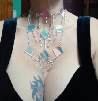 Gargantilla fiesta hecha a mano