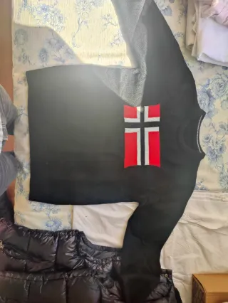 Jersey Napapijri Negro y Rojo