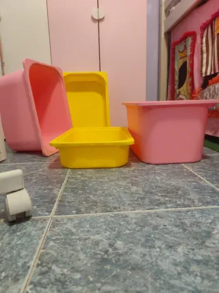 Cajas Ikea Trofast 2 rosas y 2 amarillas