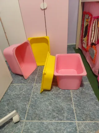 Cajas Ikea Trofast 2 rosas y 2 amarillas