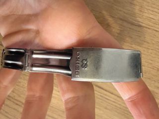 Reloj Seiko Quartz Plata y Blanco.