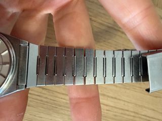 Reloj Seiko Quartz Plata y Blanco.