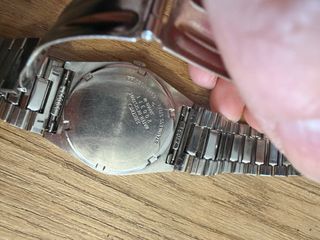 Reloj Seiko Quartz Plata y Blanco.