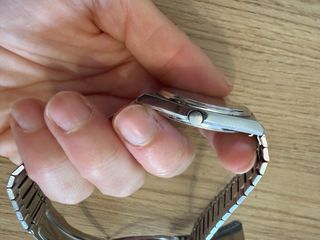 Reloj Seiko Quartz Plata y Blanco.