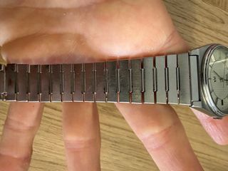 Reloj Seiko Quartz Plata y Blanco.