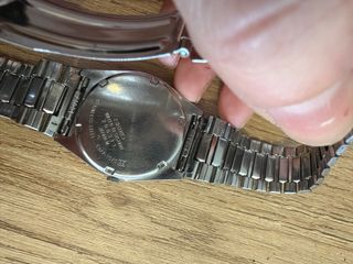 Reloj Seiko Quartz Plata y Blanco.