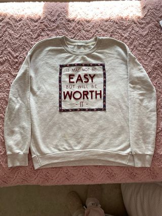 Sudadera beige con mensaje Worth It