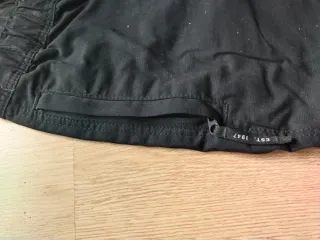 Pantalón H&M negro convertible hombre