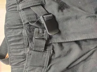 Pantalón H&M negro convertible hombre