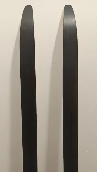 Sci da pattinaggio Atomic 135cm + bastoncini 121cm