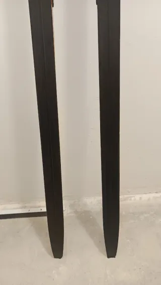 Sci da pattinaggio Atomic 135cm + bastoncini 121cm