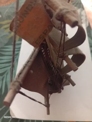 Maqueta de velero de madera