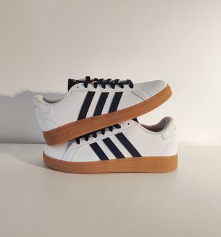 Adidas Grand Court 2.0 K blancas y azul marino.