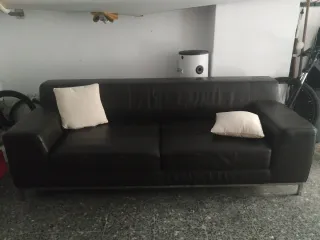 Sofá de piel negro/marrón oscuro