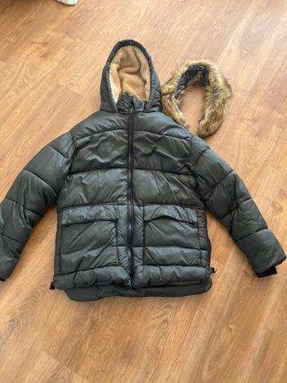 Abrigo  con capucha de pelo