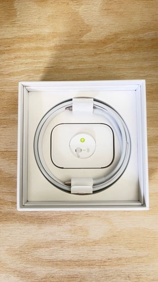 Caja AirPods Pro 2 con cable y recambios