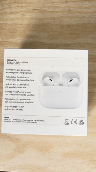 Caja AirPods Pro 2 con cable y recambios