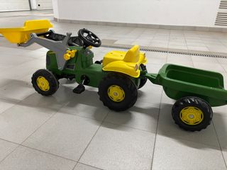 Tractor a pedales con remolque y pala