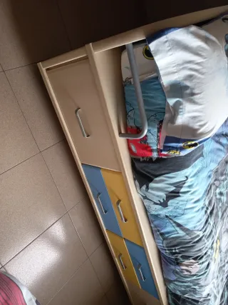 Mueble juvenil con cajones
