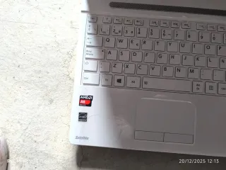 Varios ordenadores para repuestos