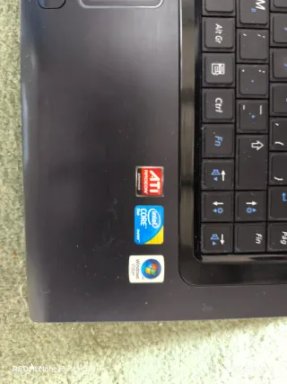 Varios ordenadores para repuestos