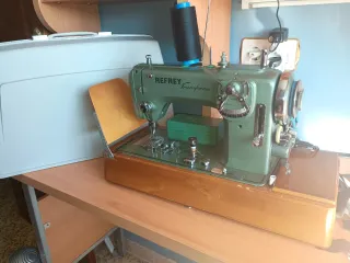 Máquina de coser Refrey de sobremesa