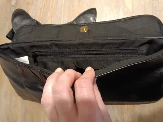 Bolso de fiesta negro con lazo