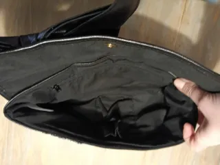 Bolso de fiesta negro con lazo