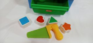 Banco de trabajo infantil con herramientas