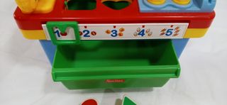 Banco de trabajo infantil con herramientas