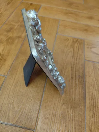 Marco de fotos antiguo con querubines y rosas