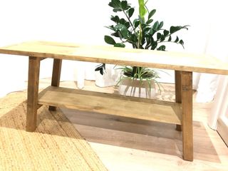 Banco de madera con estante