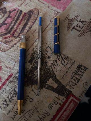 Bolígrafo Yves Saint Laurent azul y dorado