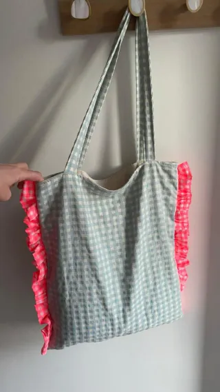 Bolso de cuadros con volantes