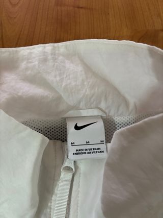 Chaqueta Nike Tricolor Negra, Roja y Blanca