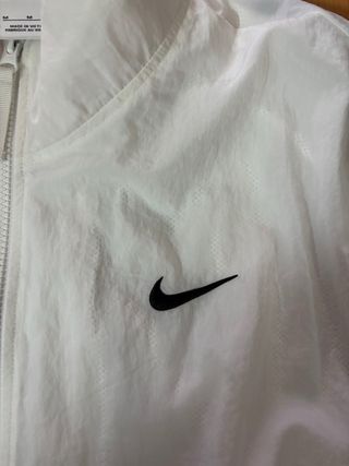 Chaqueta Nike Tricolor Negra, Roja y Blanca