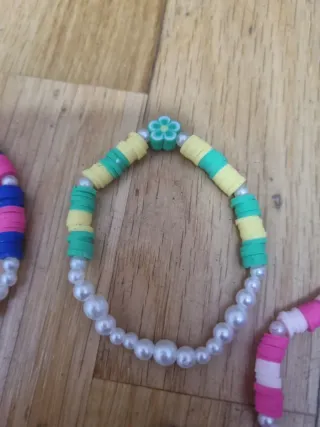 Pulseras hechas a mano con flores