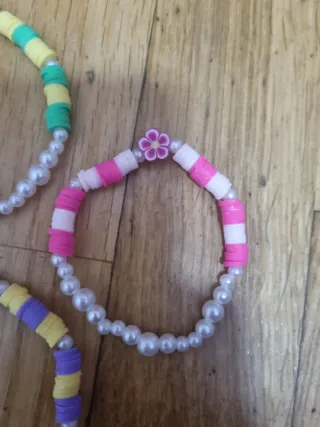 Pulseras hechas a mano con flores
