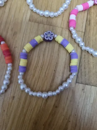 Pulseras hechas a mano con flores