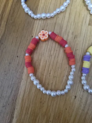 Pulseras hechas a mano con flores