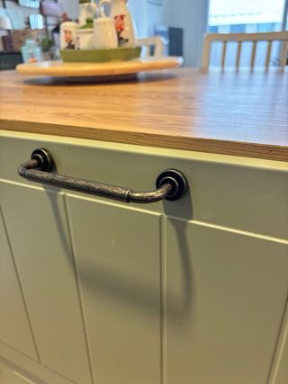 Isla de cocina IKEA y sillas altas