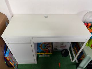 Escritorio blanco madera con cajones