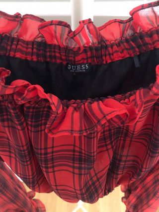 Crop top Guess cuadros rojo y negro