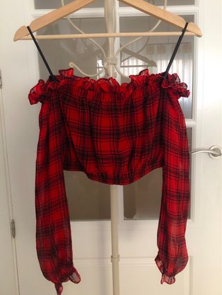 Crop top Guess cuadros rojo y negro