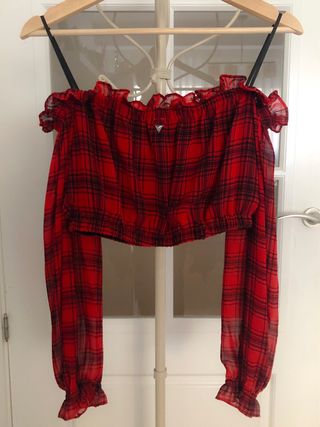 Crop top Guess cuadros rojo y negro