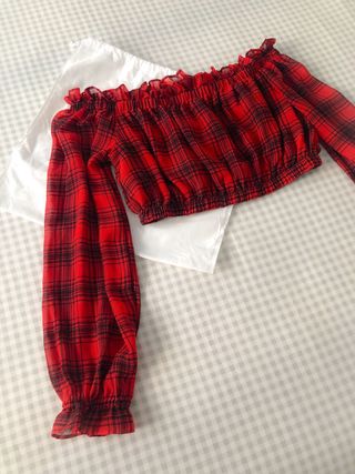 Crop top Guess cuadros rojo y negro