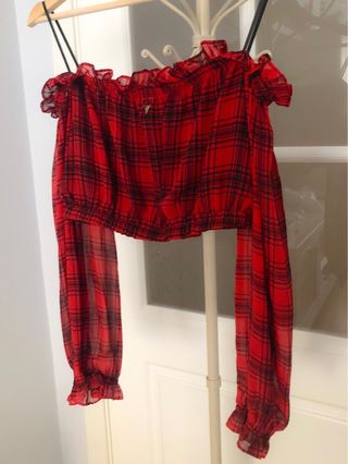 Crop top Guess cuadros rojo y negro