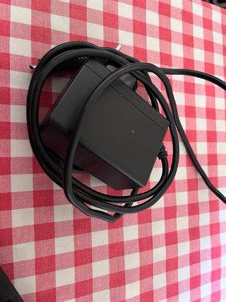 Nintendo Switch con funda, cargador y doc