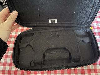 Nintendo Switch con funda, cargador y doc